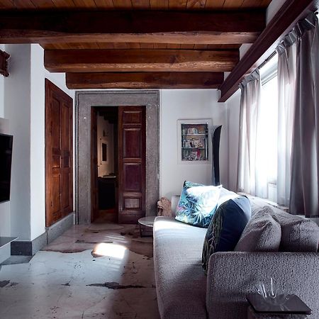 Palazzo Delle Pietre - Luxury Apartments Рим Экстерьер фото