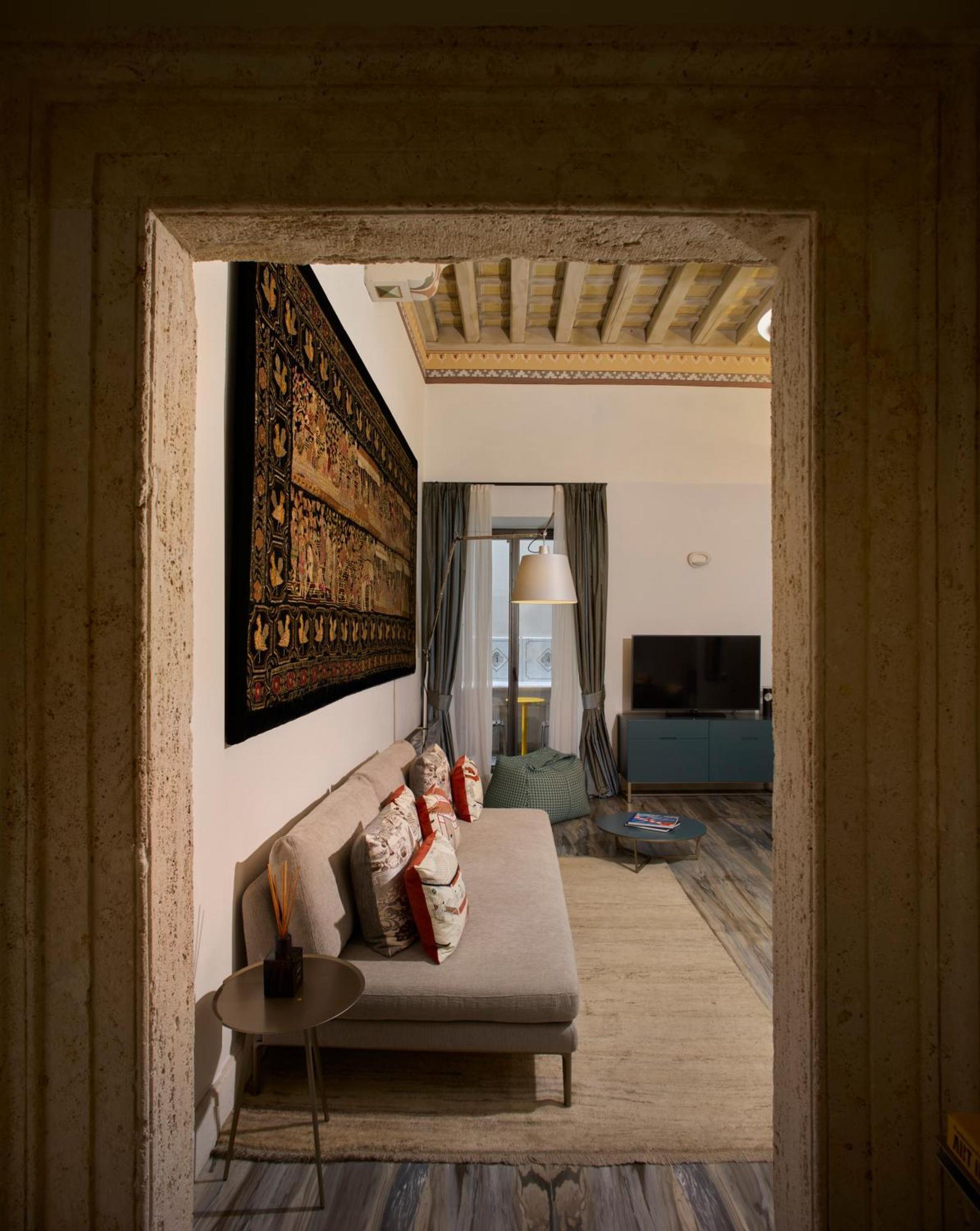 Palazzo Delle Pietre - Luxury Apartments Рим Экстерьер фото