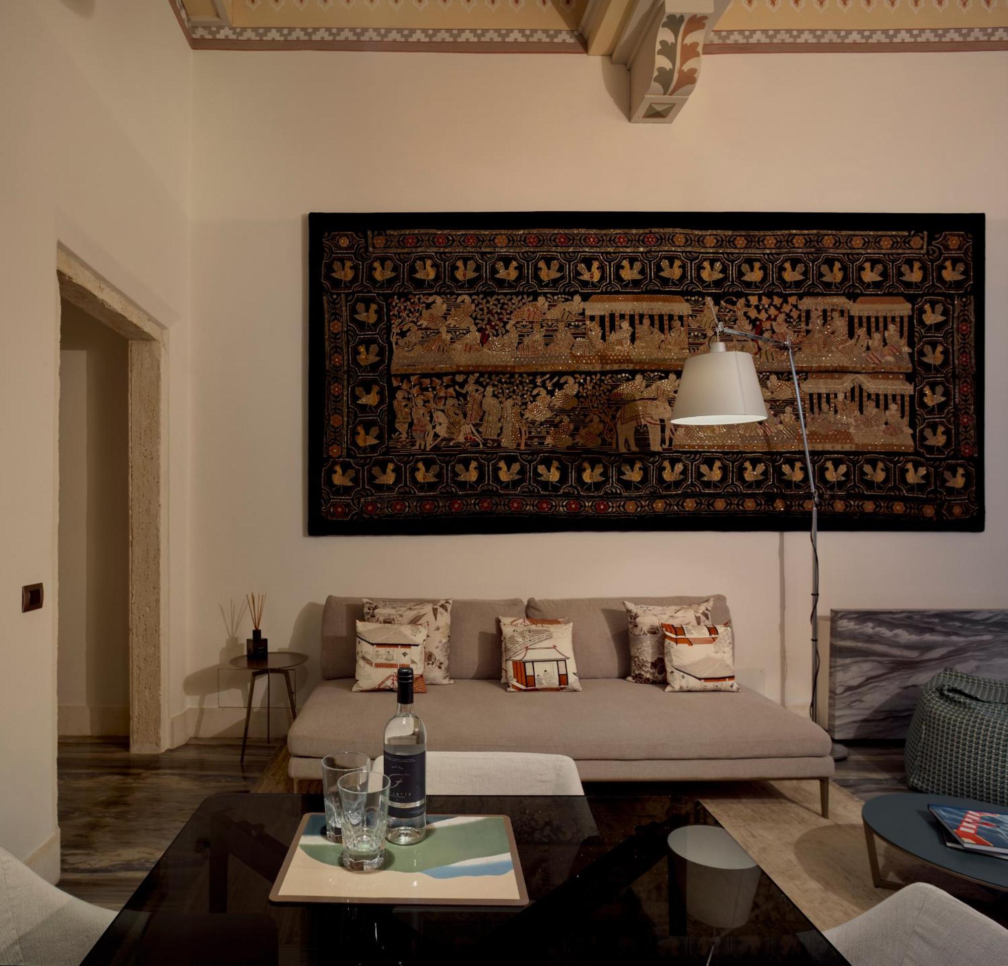 Palazzo Delle Pietre - Luxury Apartments Рим Экстерьер фото